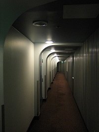 ラブホテルのリネン室に“いる”人の形の霊　デリヘル嬢が見た「新入りさん」とは