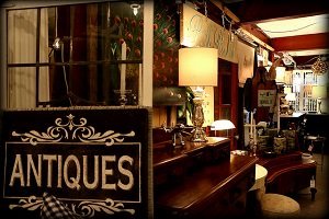 怖いラブホテルの見分け方　アンティーク家具の部屋は選んではいけない!?