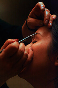 ミリ単位の技に興じ職人化する日本のメイクが失った、「美しさ」のバランス感覚