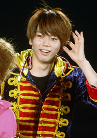 即完売？　1枚も売れてない!?　NEWS×アースのワンピに本社も神経過敏！