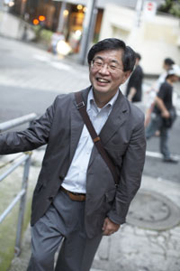 嫌がらせするファンと、徹底無視するマスコミ……ジャニーズを守る敵との日々