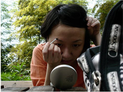 麻呂眉ガールに朗報！　リキッドアイライナーで「消えない眉」を作る