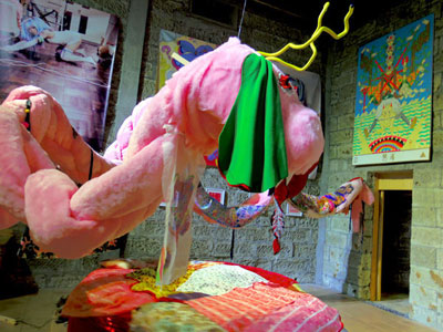 かわいくて、きらめいて、グロい。女性アーティストによる南宇都宮石蔵秘宝祭