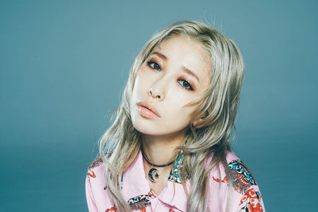 「私は劣化7年目」加藤ミリヤに直撃！　詐欺メイク・すっぴんメイクら“女子”の呪縛ワードを斬る