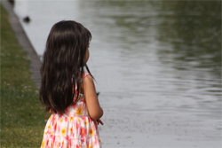 「小学生アイドルにお触り」騒動大炎上！　問われる未成年アイドルの“性”とサービス