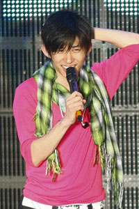 出会いは意外なところに……三宅健、熱愛のお相手は”大物”の娘！