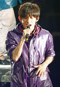 V6・三宅健、『滝沢歌舞伎』で骨折！　座長・滝沢秀明「守り抜きますよ」宣言にファン涙