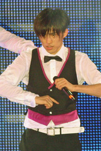 V6・三宅健、 滝沢秀明と 「サシで4時間ご飯食べた」！　口説かれて“裸解禁”になった夜を明かす