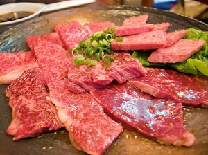 元気の秘訣は焼肉、ステーキ、カツサンド！　90歳以上で現役の女性が「肉食女子」の理由