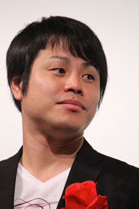 カレンダー爆売れ＆テレビ出演3倍！　NON STYLE・井上裕介、“謎の快進撃”の業界評