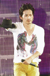 V6岡田准一のイメージも急落……　今後は宮崎あおいのネガキャンが続く？　