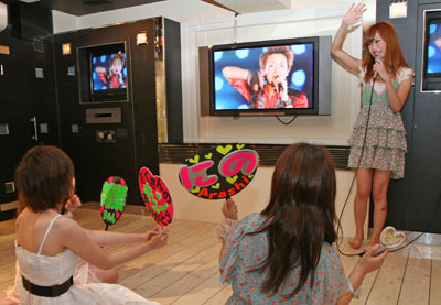 カラオケに、DVD鑑賞に、ヲタ談義♪　ジャニーズファンのラブホ活用術に密着