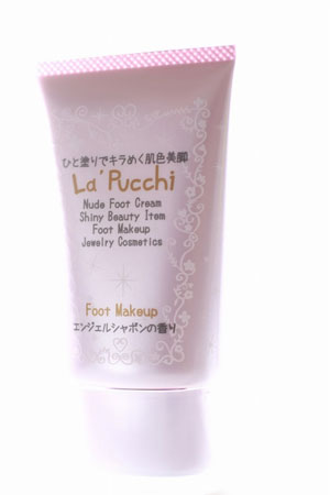 夏はストッキングなんて履いてらんないよ！　美脚ファンデーションを5人に