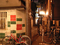 「赤いドレスの通り魔」「ひらひらさん」と呼ばれた連続通り魔・伊田和世の実像