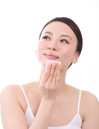 メイクより印象を左右するのは「肌」!?　知っておきたい、シミと乾燥対策方法