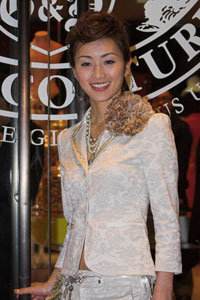 酒井法子、怒号飛び交う“ド修羅場会見”！　高知東生逮捕で「取材が強制終了」に!?