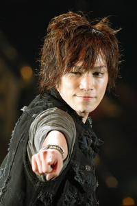 指原莉乃、Kis-My-Ft2・千賀と熱愛発覚!?　お揃いスマホカバーに“言い訳”で大炎上