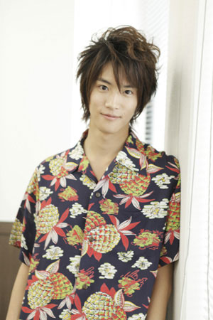 「もう、アイツとキスしちゃったぜ」、白石隼也クンの恋愛トークにドキッ♪