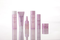 花の命を女の美に変える！　咲き誇る蘭を生贄にした新・美容液を使ってみた