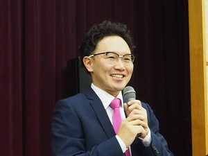 「AVはファンタジー」　人気AV男優が語る、性感染症について知る重要性