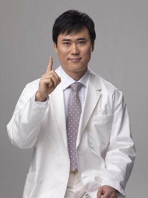 骨折させて身長を伸ばす？　美容整形Dr.高須幹弥が“人体改造手術”のウワサを斬る！