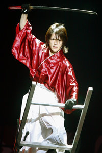 お手本は堂本光一！　滝沢秀明が”白馬にジャージ”を継承するワケ