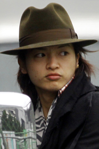 「絶対に三代目」「K-POP」黒マスク＝Kis-My-Ft2・玉森がルーツの報道でネット炎上