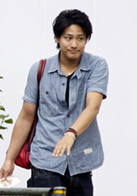 ジャニーズWEST・桐山照史の「落ちたメロンを拾って食べる」芸は爪痕を残したのか