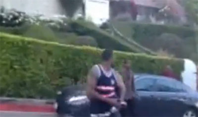 ラッパーのゲーム、犬猿の仲の40グロックをリンチし動画を流出させる