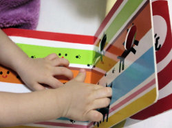 ママさんへの自己紹介で、気まずい雰囲気……シングルマザーでない独身子育ては「腫れ物」？