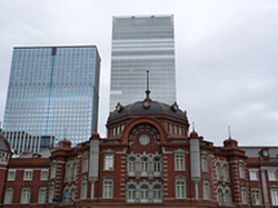 「故郷なら言葉が通じる」母親のお骨とともに故郷に戻ってきた父親