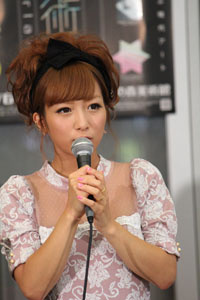 「私生活売りするママタレの限界」辻希美、ママ友トラブル報道後もブログ連日更新に疑問の声