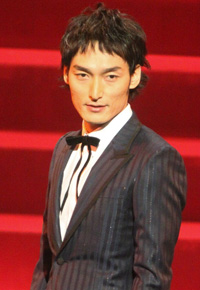 草なぎ剛、新作映画で共演した竹内結子は「すごく素敵な僕の妻」