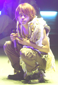 KAT-TUN上田竜也、骨折に続いてソロコンサートで集団食中毒！　