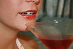 漂白剤や研磨剤はもう古い!?　今注目の再生医療による歯のホワイトニング