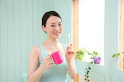 美容歯科と同じホワイトニングを自宅で？　簡単“ホームホワイトニング”のススメ