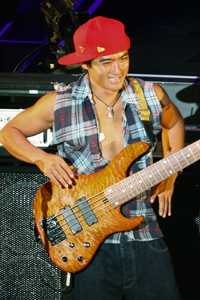 山口達也「袖ナシ＆短パンサンタ衣装」、坂本昌行「土鍋が大好き！」平家派の楽しい年越し