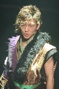 あの熱愛報道で干された!?　Jr.屋良朝幸が突然のロス留学！