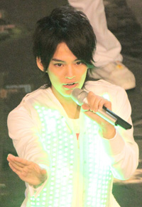 『ぴんとこな』の薄顔出演者の中、1人だけ錦絵のように鮮やかな中山優馬