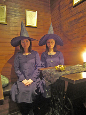 「前世からのメッセージは……」魔女がみてくれる、前世カフェに潜入！