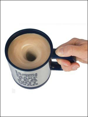 コーヒーを混ぜる手間を省く、自動撹拌ステンレスマグカッププレゼント