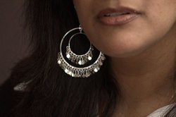 マネジャーへの口癖は「死ね」!?　パワハラ三昧とウワサの悪名高き女優Xとは？