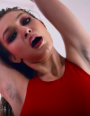 人気モデルのジジ・ハディッド、がっつり脇毛剃り残し動画を公開？　「これがおしゃれなのか」