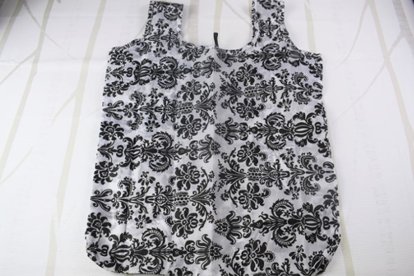 【100均ずぼらシュラン】「U型プリントショッピングバッグ」持ち運び便利でエコバッグデビューに最適!?の画像5