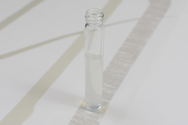 【100均ずぼらシュラン】ダイソー「フラワーストーン付 香水スプレー容器」キラキラ感がキュートすぎ！の画像6