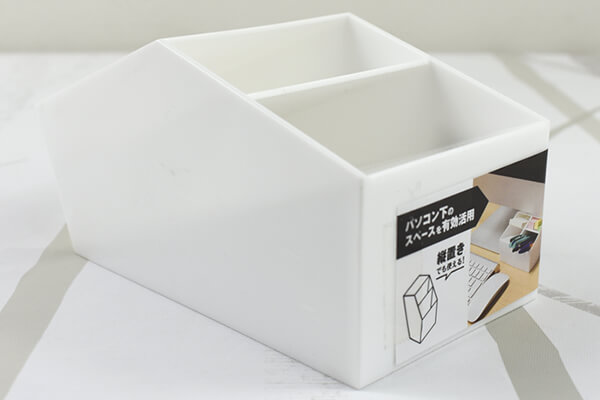 【100均ずぼらシュラン】ダイソー「モニター下ペンスタンド」を使えば空きスペースが収納場所に早変わり！の画像2