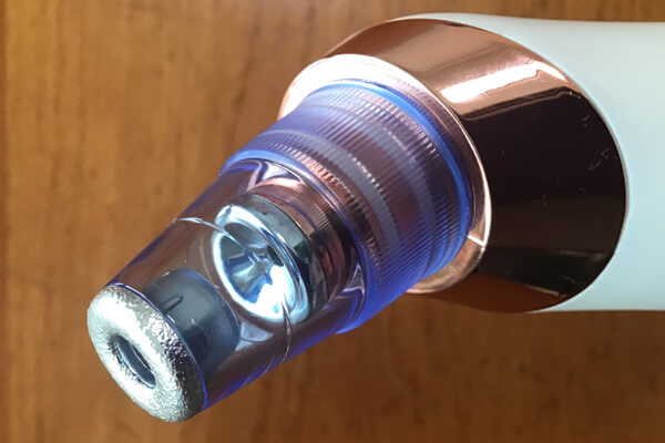 毛穴吸引器 EIVOTOR　ヘッドをつけたところ