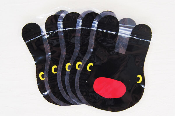 【100均ずぼらシュラン】ダイソー「ダイカットジップバッグ（リサとガスパール）」赤いお鼻がキュートで収納力抜群！の画像1