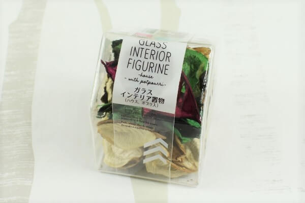 【100均ずぼらシュラン】ダイソー「ガラス インテリア置物（ハウス、ポプリ入）」で部屋に大人の雰囲気を演出!?の画像2