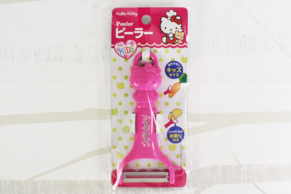 キティちゃんが料理をサポート!? 【100均ずぼらシュラン】ダイソーの「ピーラー キティ」は小さい手にもぴったりフィット♪の画像2